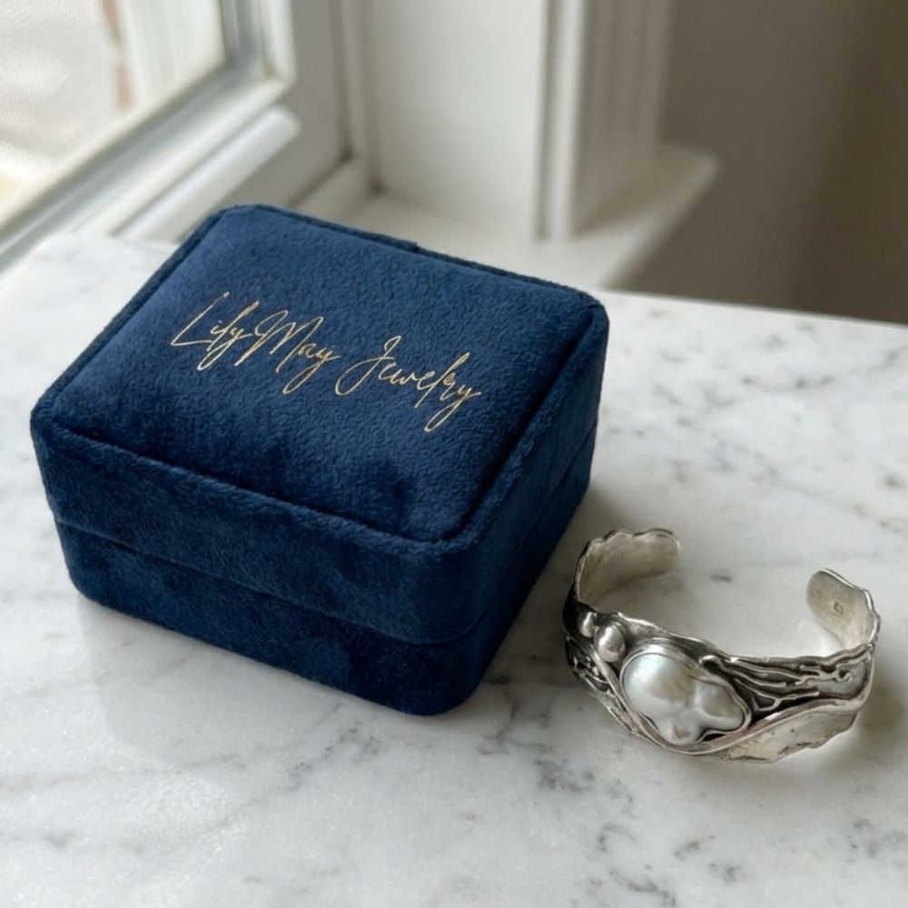 Vintage White Stone Silver Wavy Ring