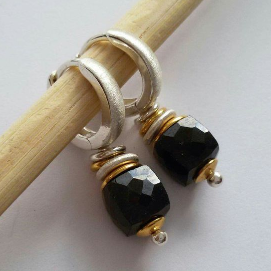 Vintage Black Stone Gold Earrings-Lydieannejewelry