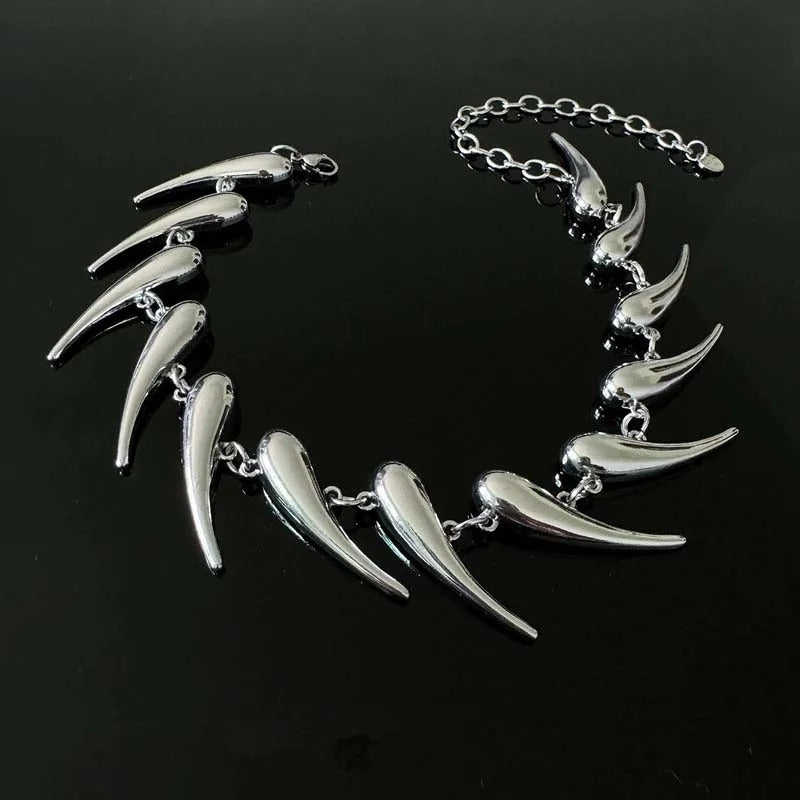 Vintage Silver Pointed Horn Pendant Necklace-Lydieannejewelry